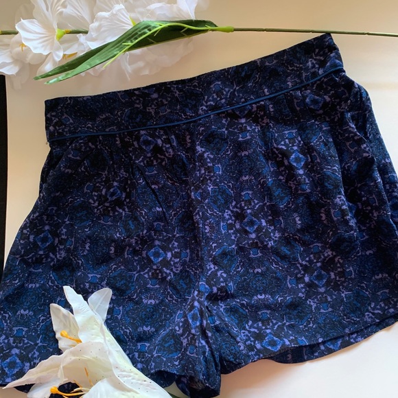 Like New! BOHO Forever 21 Patterned Shorts - Picture 4 of 6